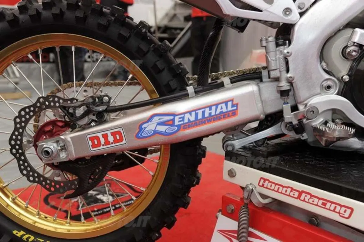 Paolo Martin: "La Honda CRF450R ufficiale di Bobryshev è un vero prototipo" (7)