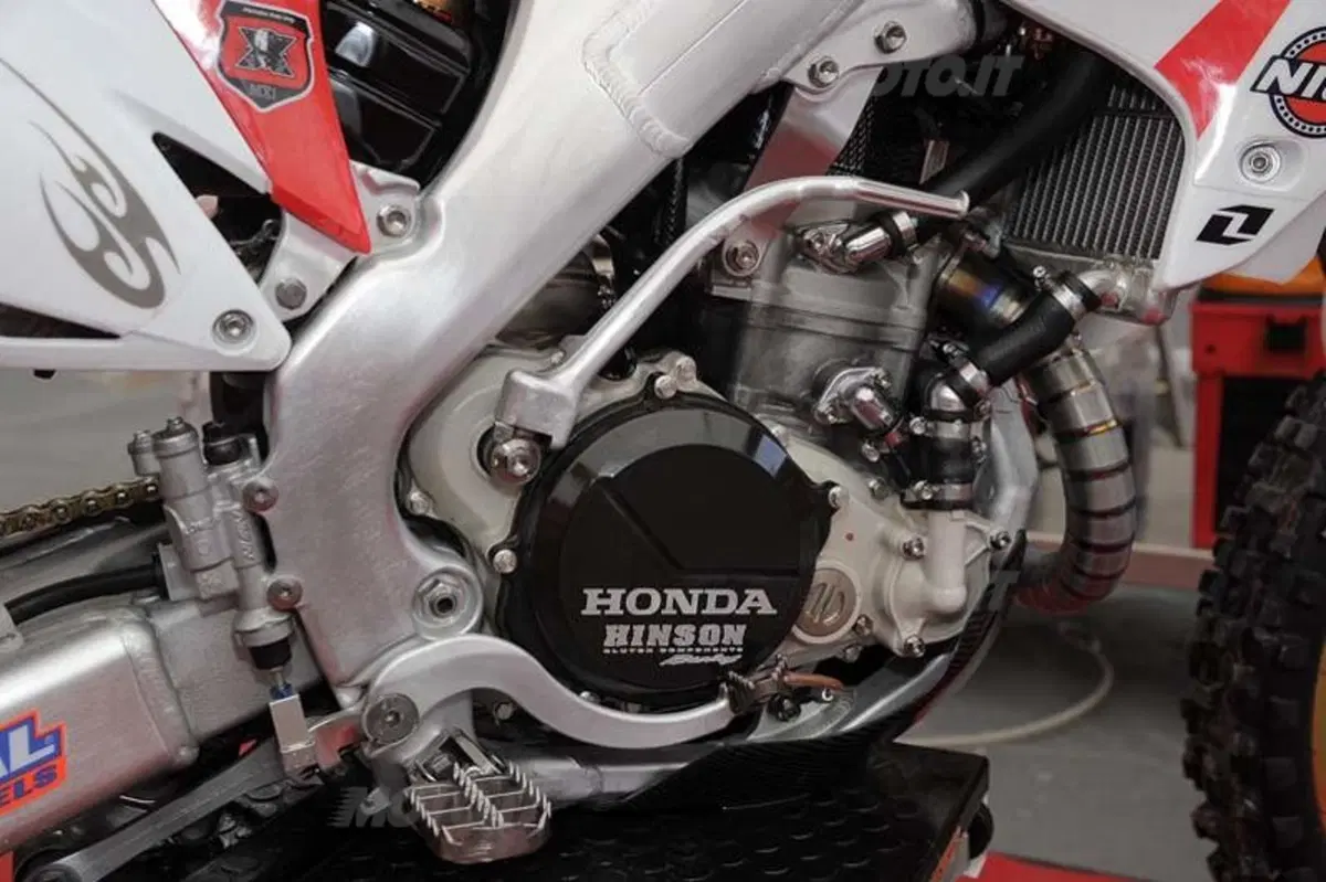 Paolo Martin: "La Honda CRF450R ufficiale di Bobryshev è un vero prototipo" (8)