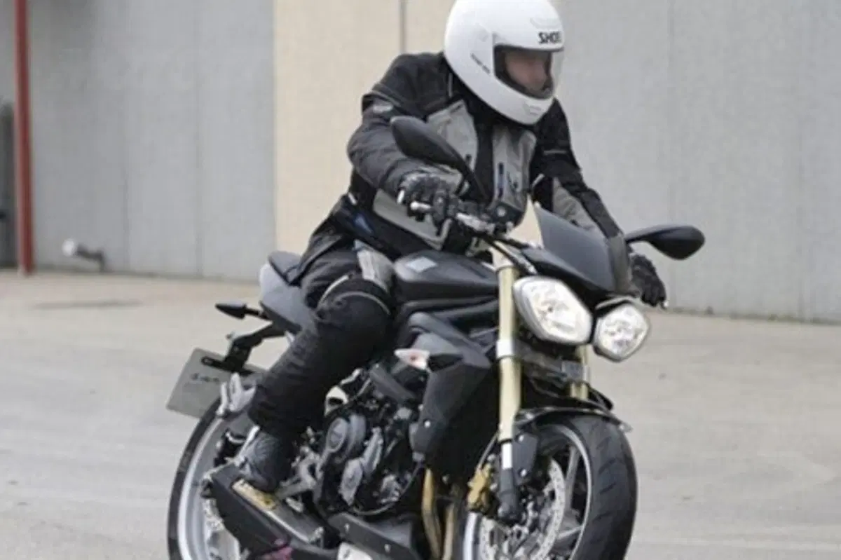 Triumph Street Triple 675 2013. Le prime foto (6)
