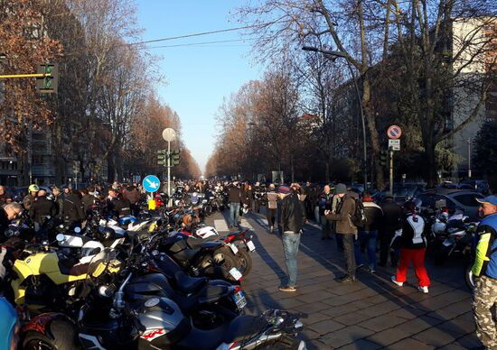 Tantissimi motociclisti alla Motobefana del 2020 a Milano