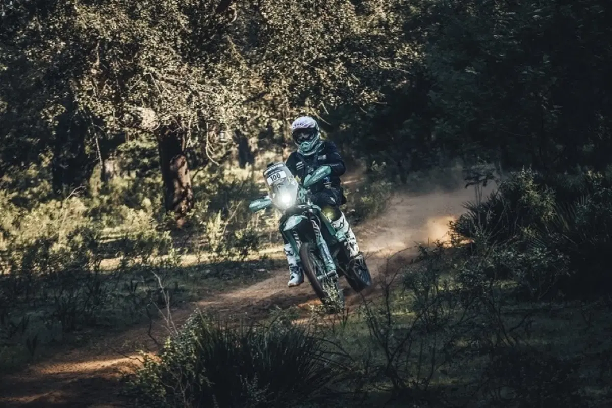 Africa Eco Race. &Egrave; subito Botturi (Yamaha).
