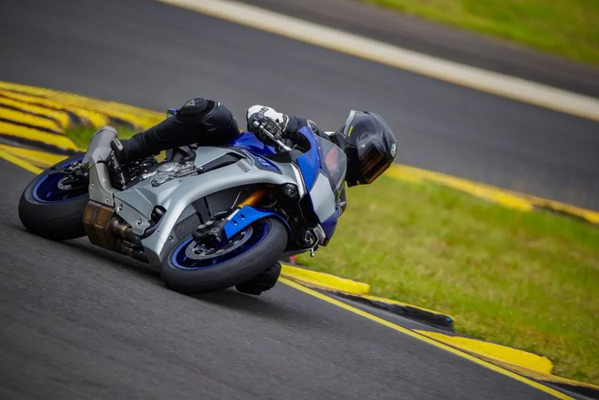 Cosa fa un motociclista che vince la Lotteria Italia 2020? Compra una pista... (17)