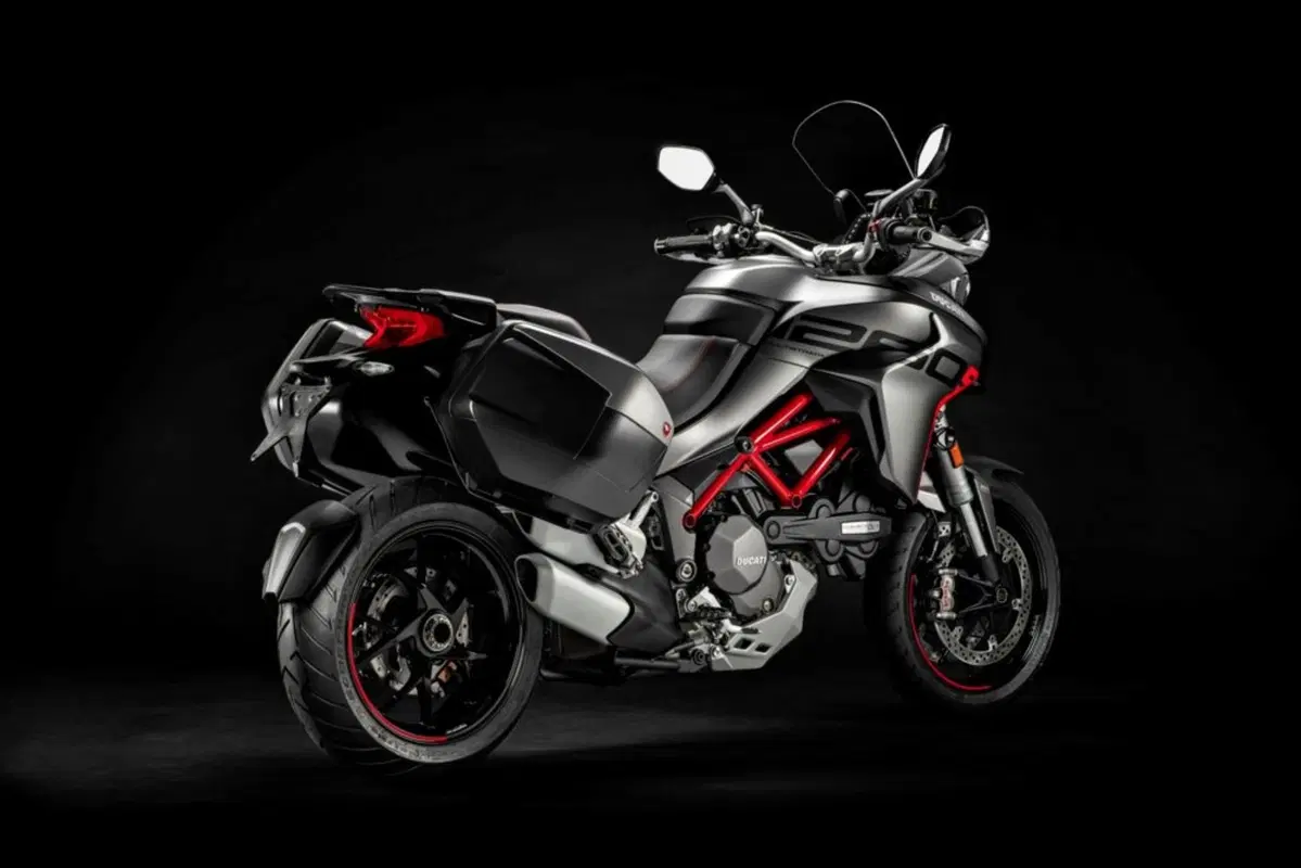 Cosa fa un motociclista che vince la Lotteria Italia 2020? Compra una pista... (20)