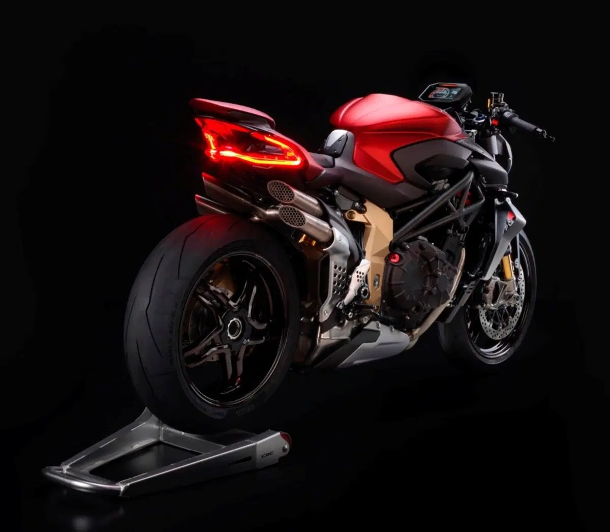 Cosa fa un motociclista che vince la Lotteria Italia 2020? Compra una pista... (22)