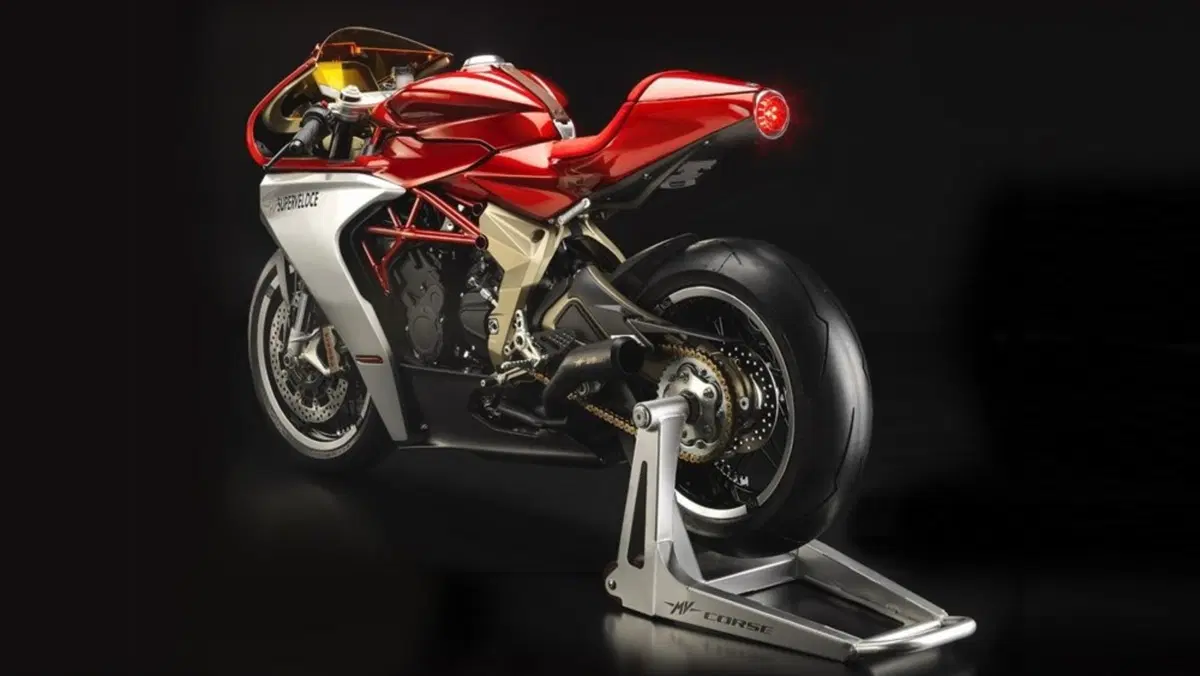 Cosa fa un motociclista che vince la Lotteria Italia 2020? Compra una pista... (11)