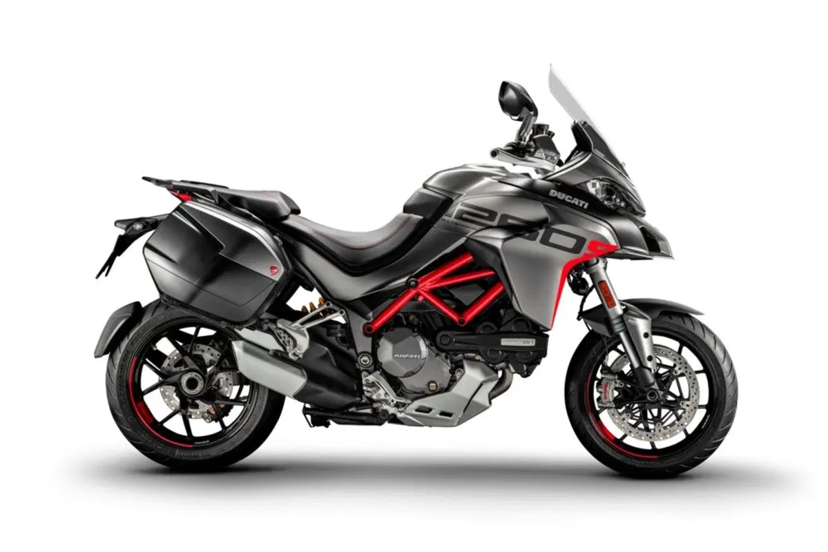 Cosa fa un motociclista che vince la Lotteria Italia 2020? Compra una pista... (18)