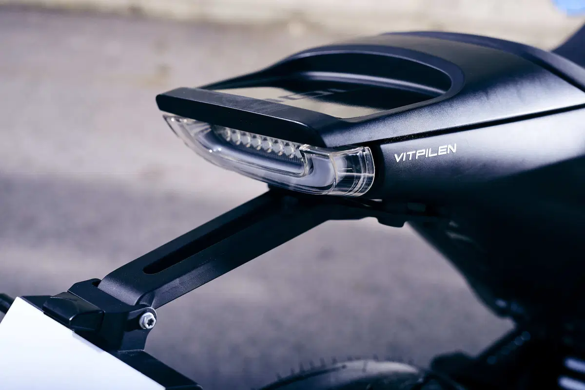 Husqvarna Vitpilen 701: dinamica e raffinata (2)