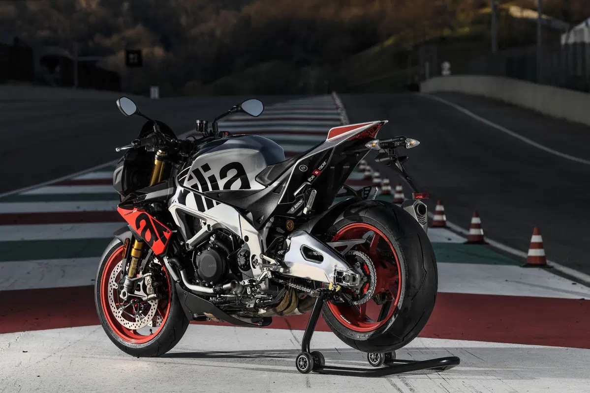 Aprilia Tuono V4 1100 Factory 2019. Naked o supersportiva? (14)