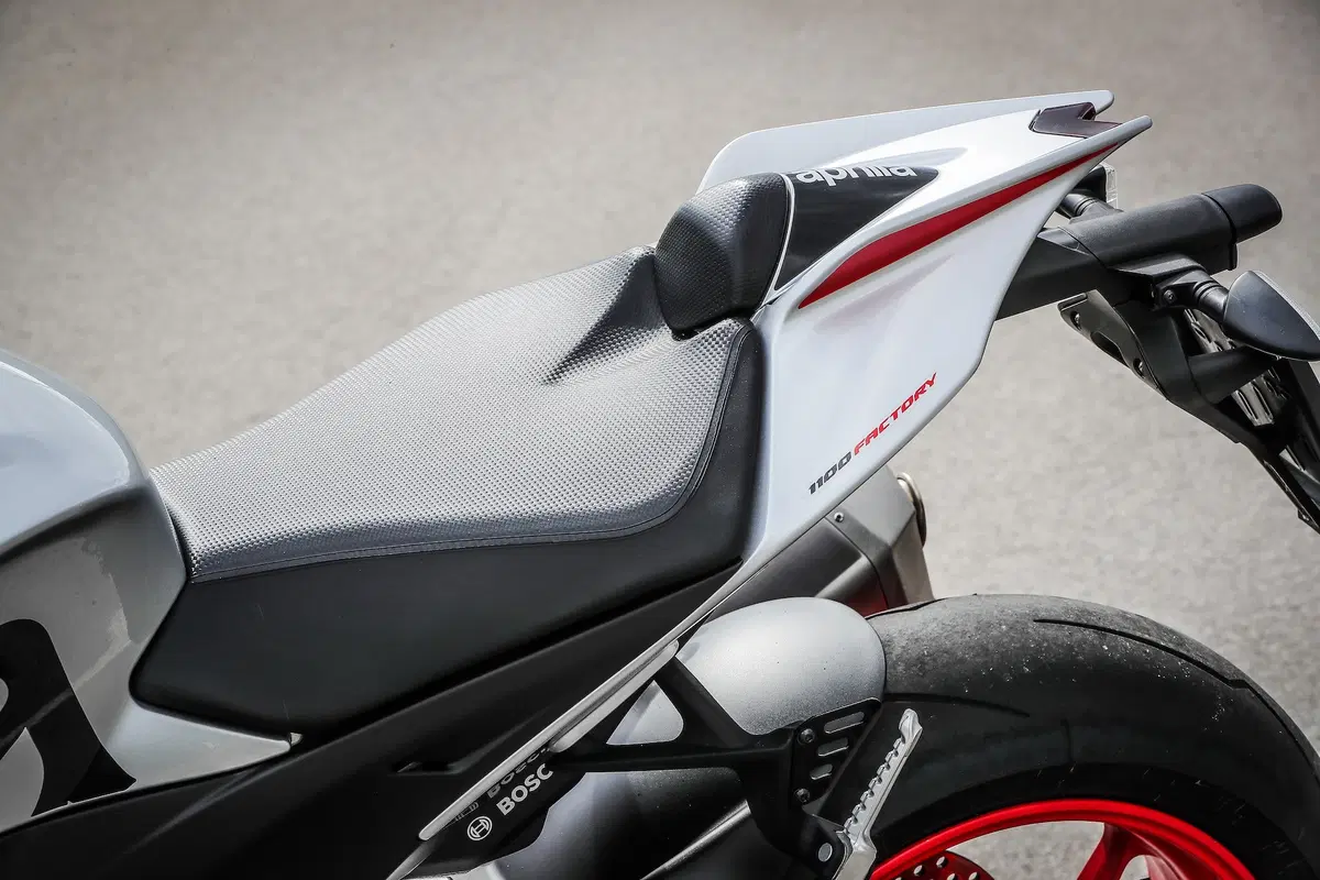 Aprilia Tuono V4 1100 Factory 2019. Naked o supersportiva? (19)