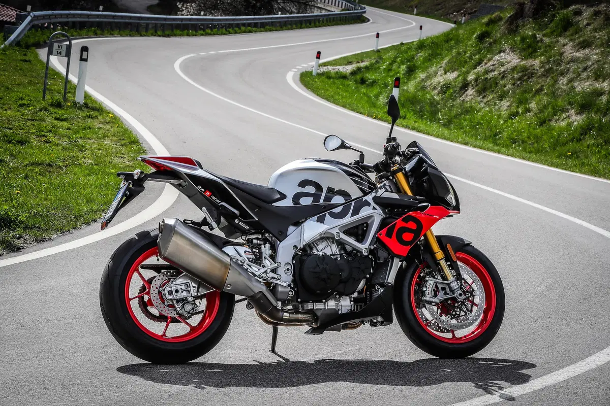 Aprilia Tuono V4 1100 Factory 2019. Naked o supersportiva? (27)