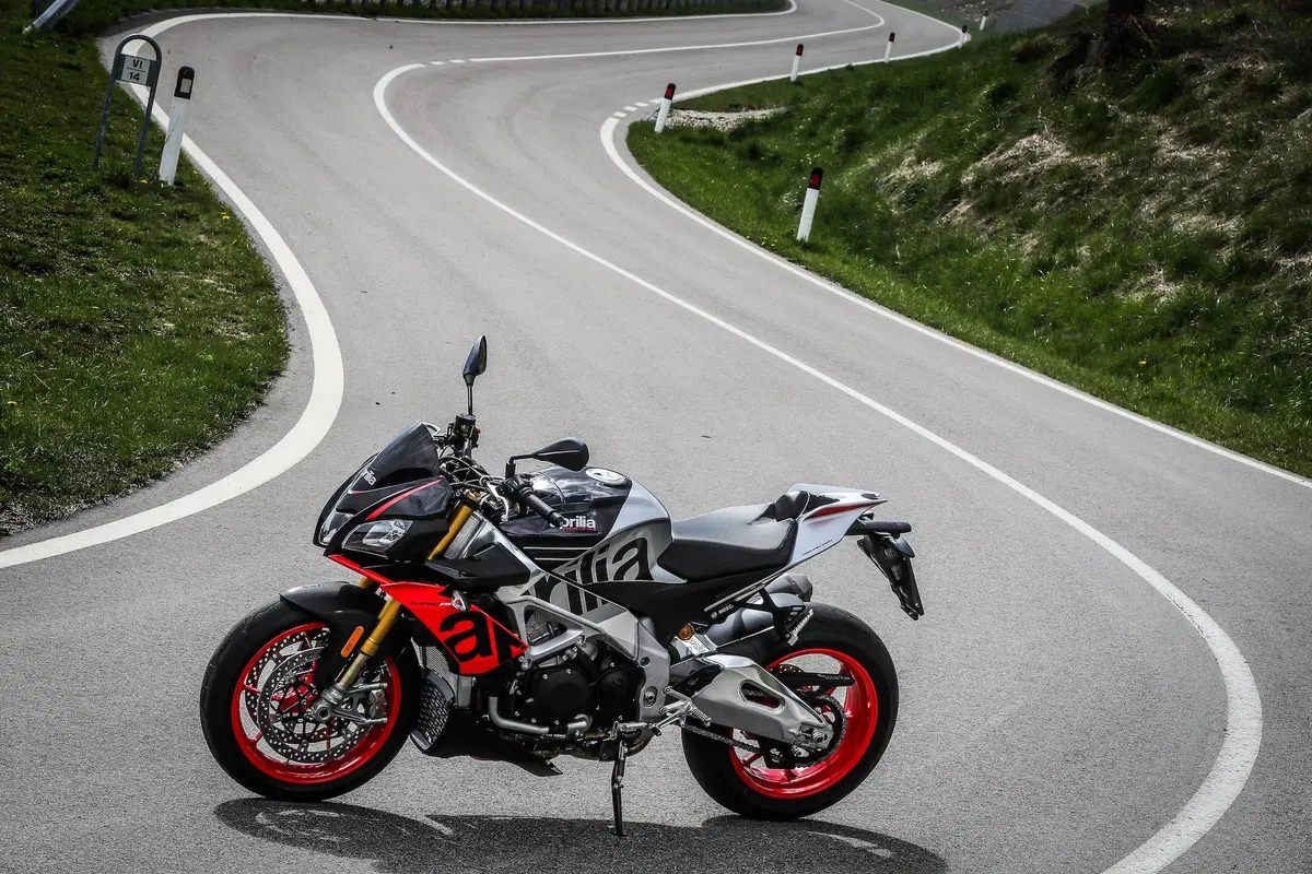 Aprilia Tuono V4 1100 Factory 2019. Naked o supersportiva? (28)
