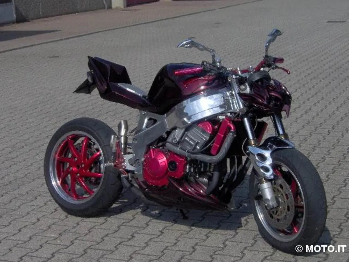 Le Strane di Moto.it: Honda CBR 900 Streetfighter (2)