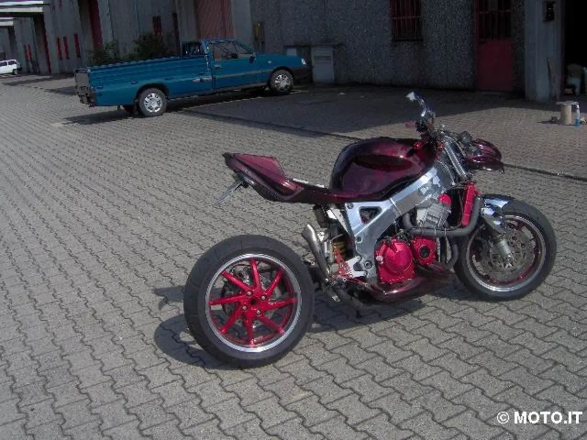 Le Strane di Moto.it: Honda CBR 900 Streetfighter (4)