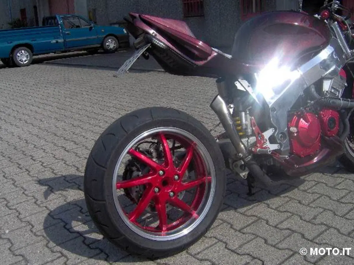 Le Strane di Moto.it: Honda CBR 900 Streetfighter (5)