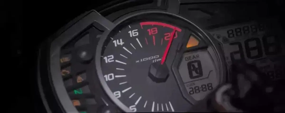 Kawasaki ZX-25R: senti come canta a 17.000 giri! (4)