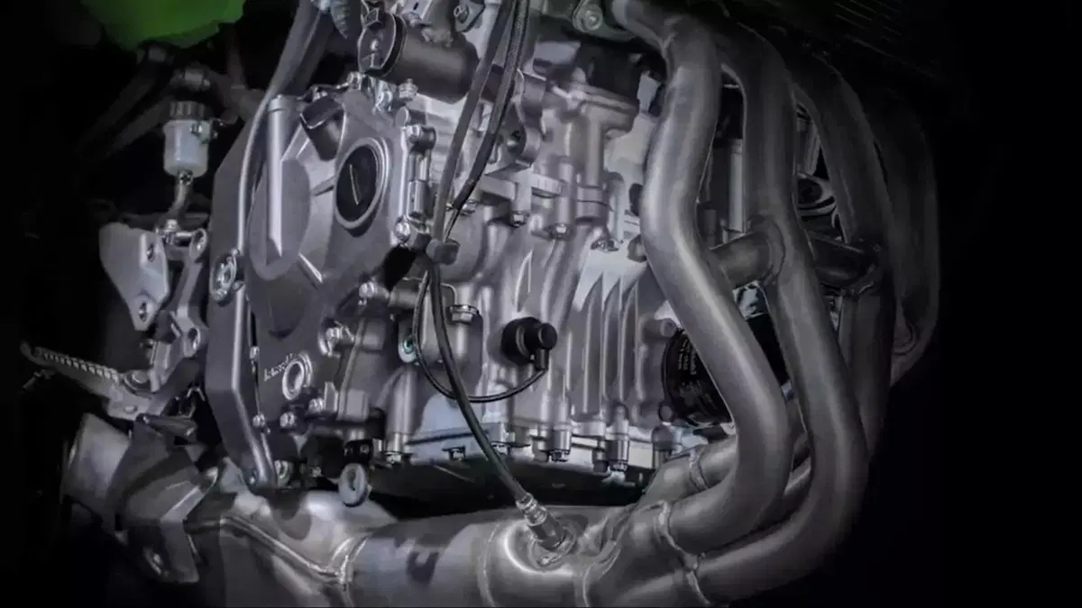 Kawasaki ZX-25R: senti come canta a 17.000 giri! (3)
