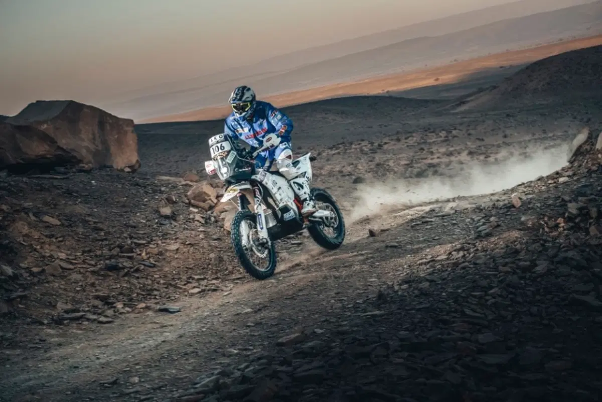 Africa Eco Race. D-4. Un inglese, Poskitt, KTM a Smara (11)
