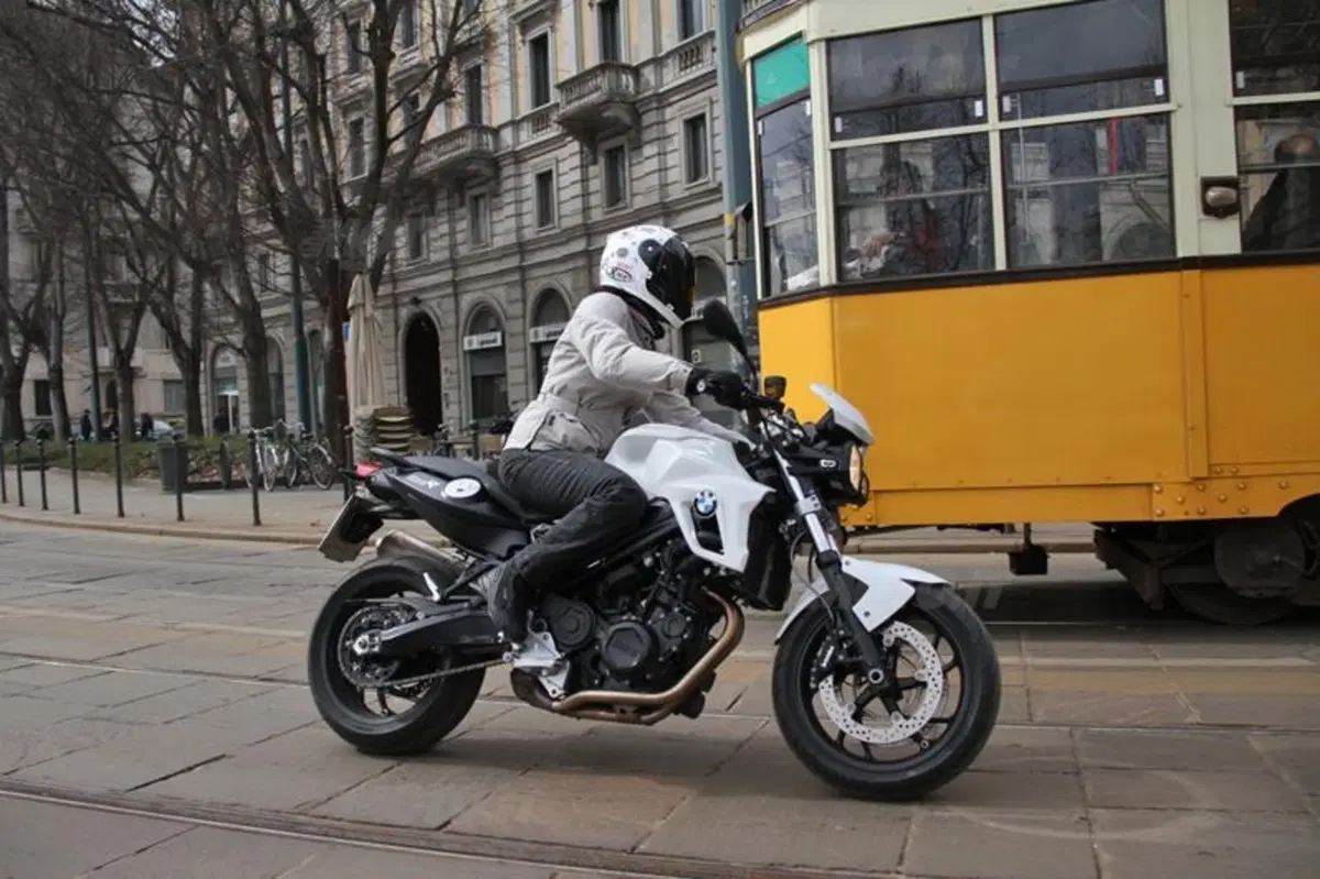 BMW F 800 R 2012  (4)