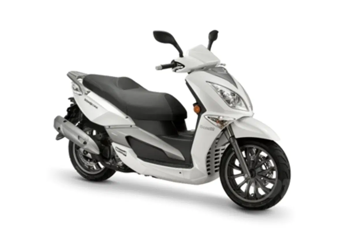Nuovo scooter Benelli ZenZero 350. Ad aprile a 3.590 Euro (2)