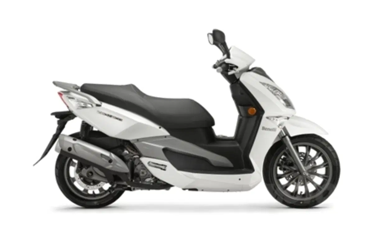 Nuovo scooter Benelli ZenZero 350. Ad aprile a 3.590 Euro (3)