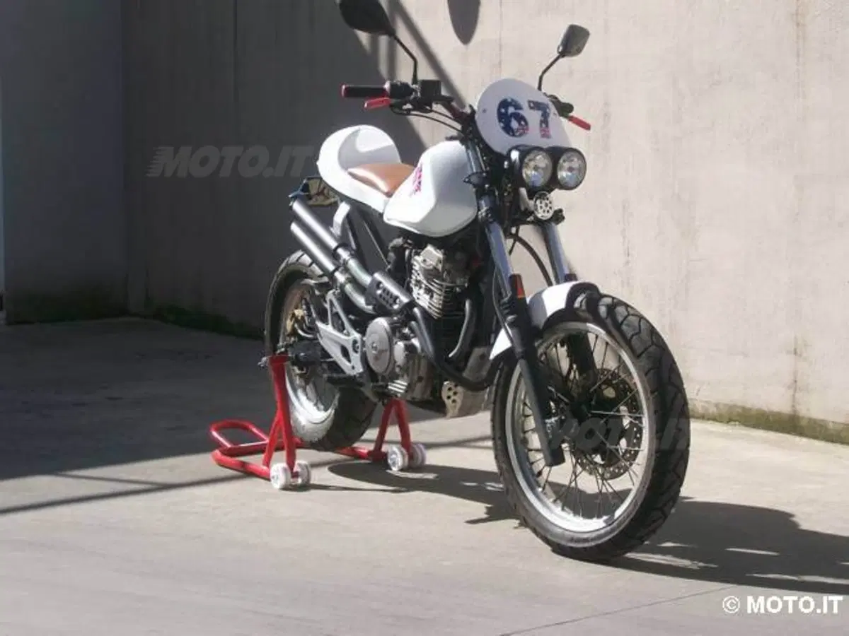 Le Strane di Moto.it: Honda SLR 650 English Style (2)