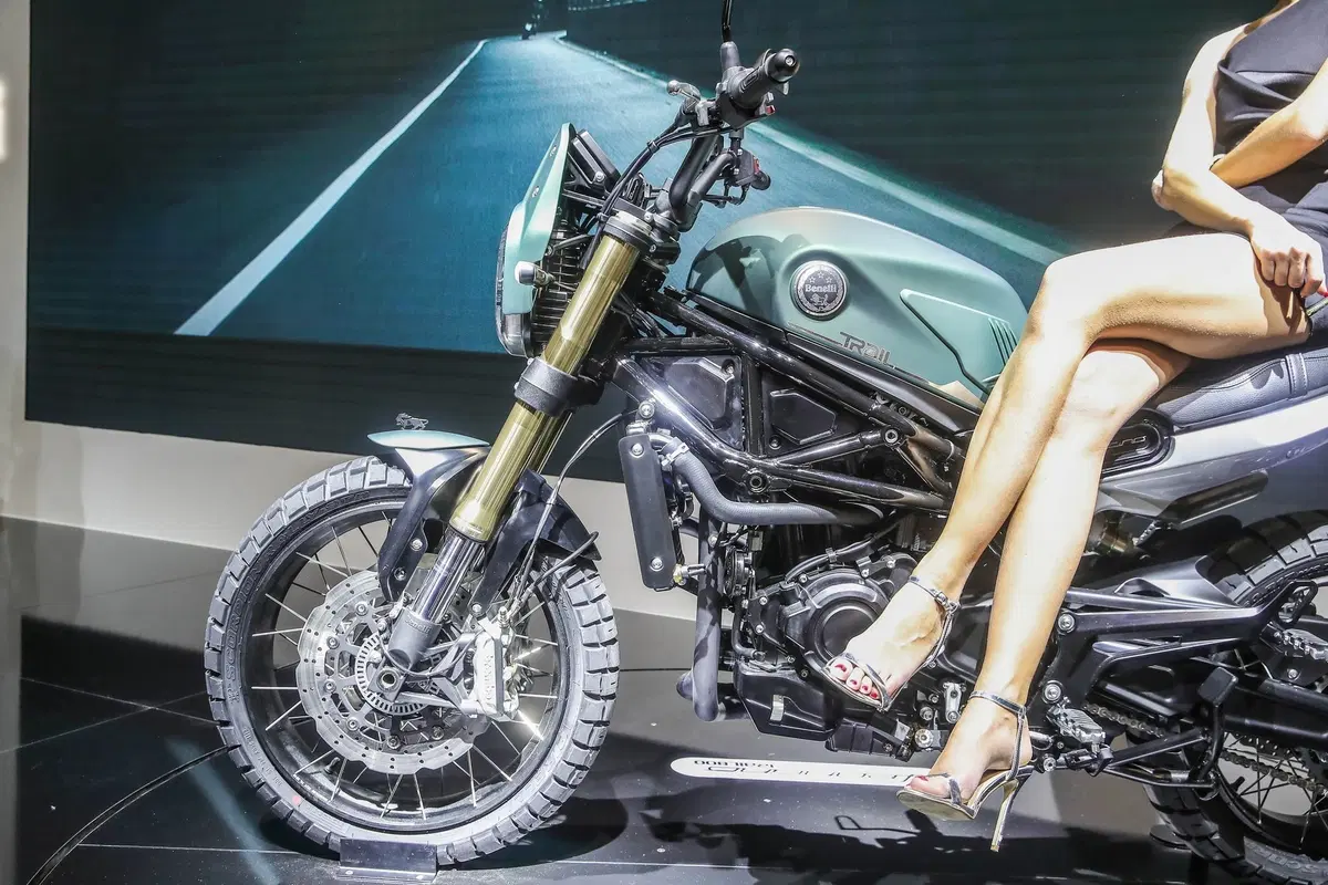 Benelli Leoncino 800 e 800 Trail a EICMA 2019: video, foto e dati (15)