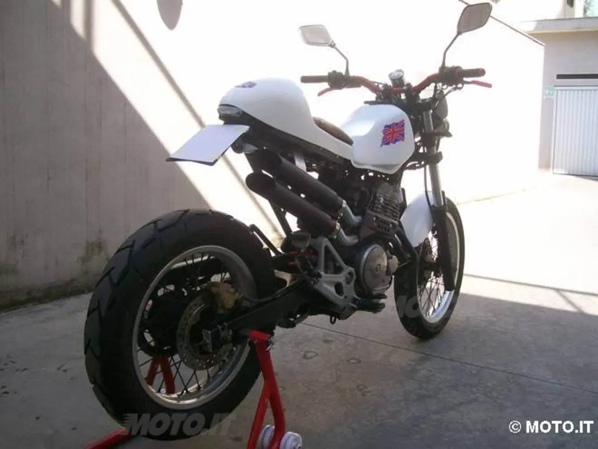 Le Strane di Moto.it: Honda SLR 650 English Style (4)