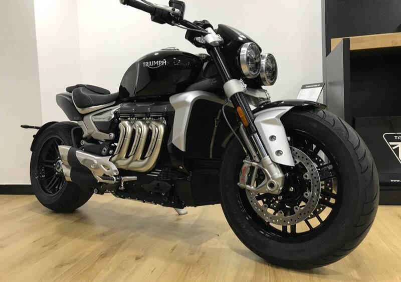 Triumph Rocket 3 R (2019 - 20), prezzo e scheda tecnica 