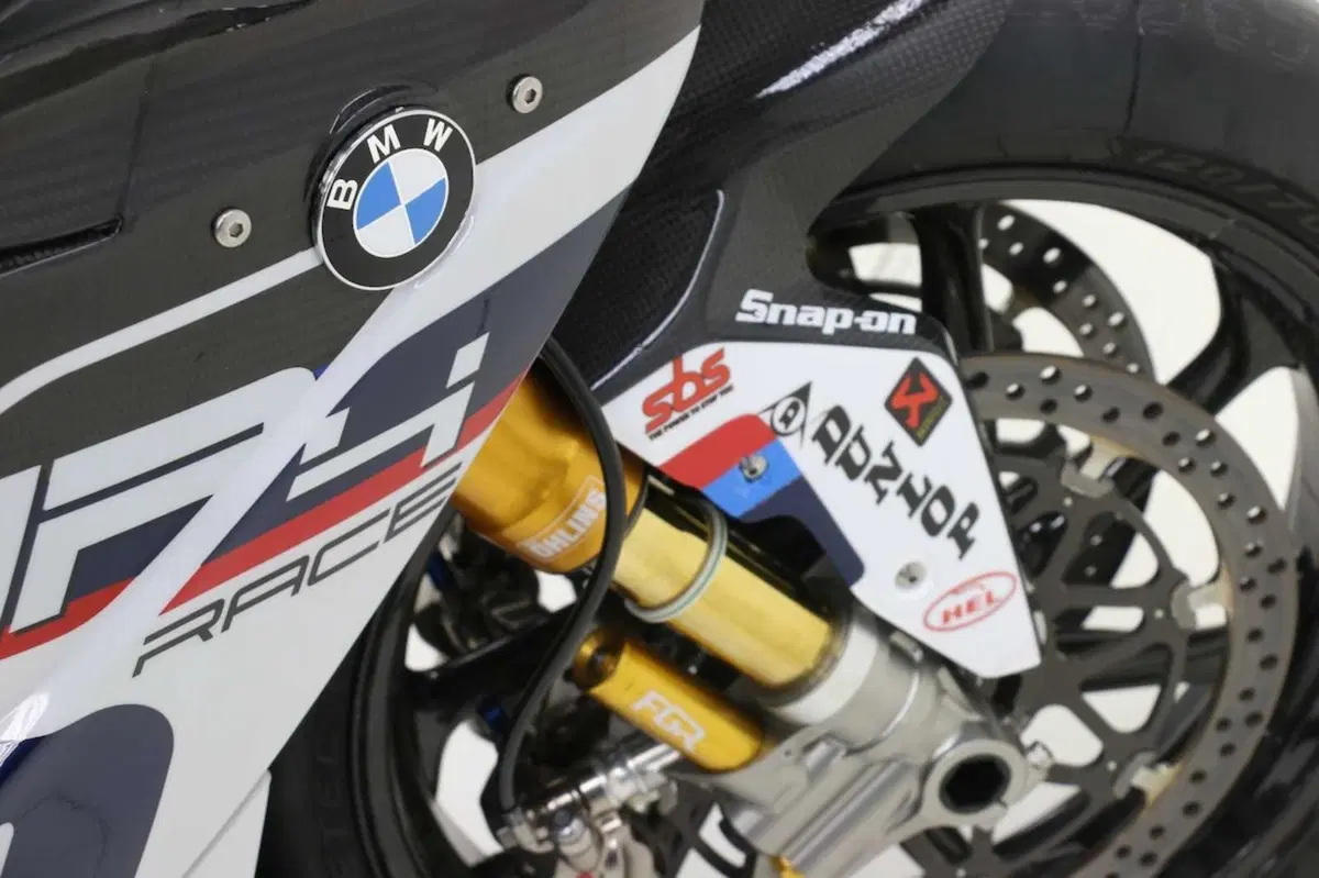 Una BMW HP4 Race ex Michael Dunlop in vendita. Interessa? (7)
