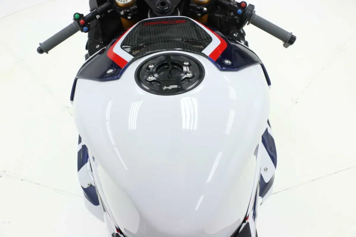 Una BMW HP4 Race ex Michael Dunlop in vendita. Interessa? (14)