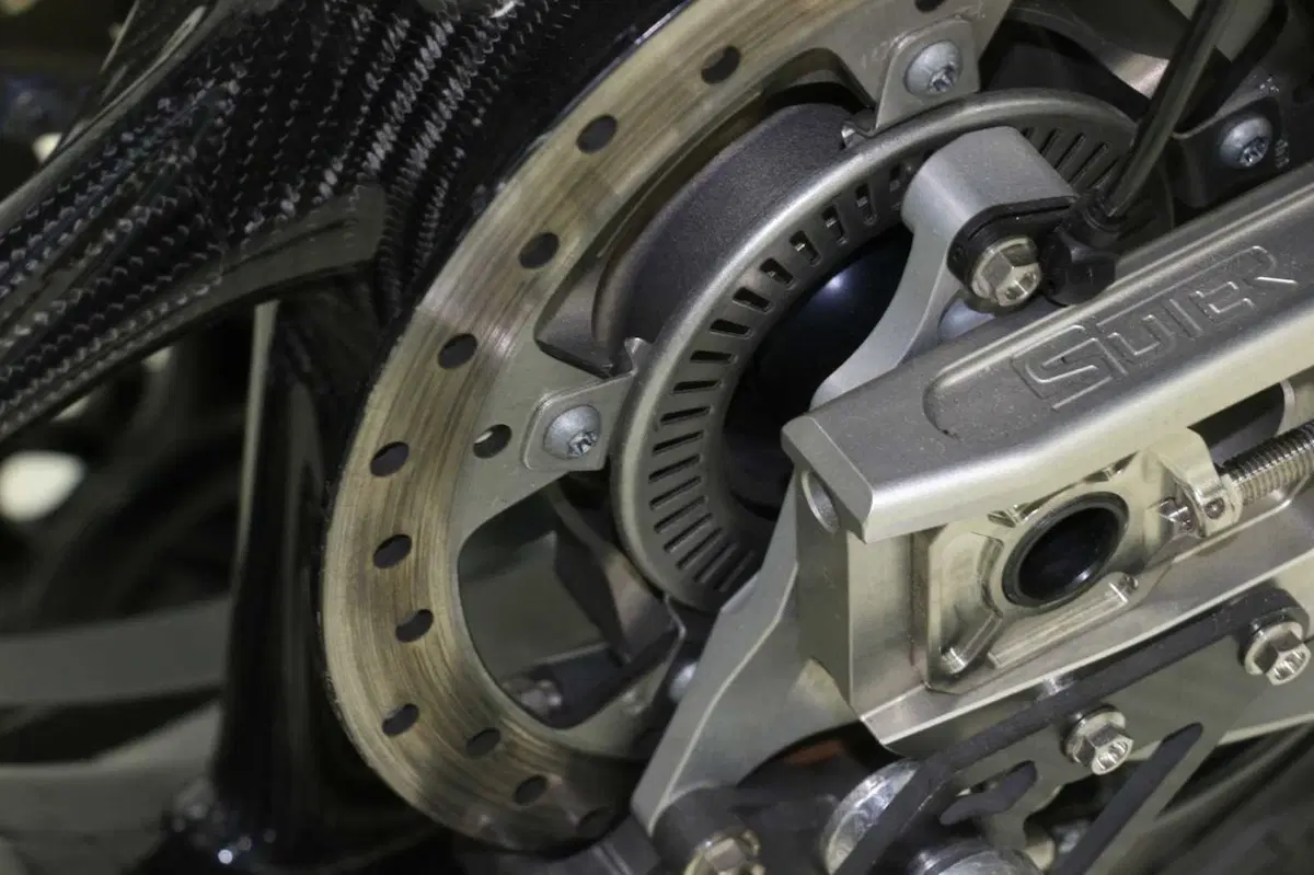 Una BMW HP4 Race ex Michael Dunlop in vendita. Interessa? (15)