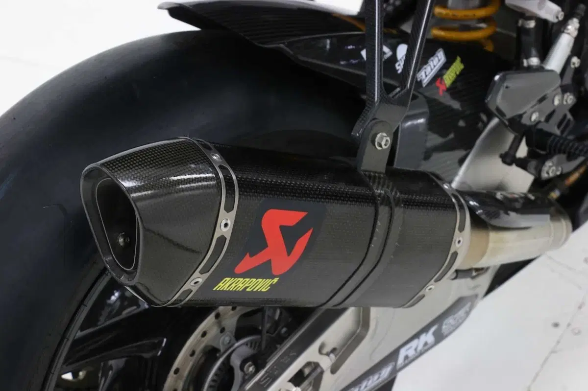 Una BMW HP4 Race ex Michael Dunlop in vendita. Interessa? (16)