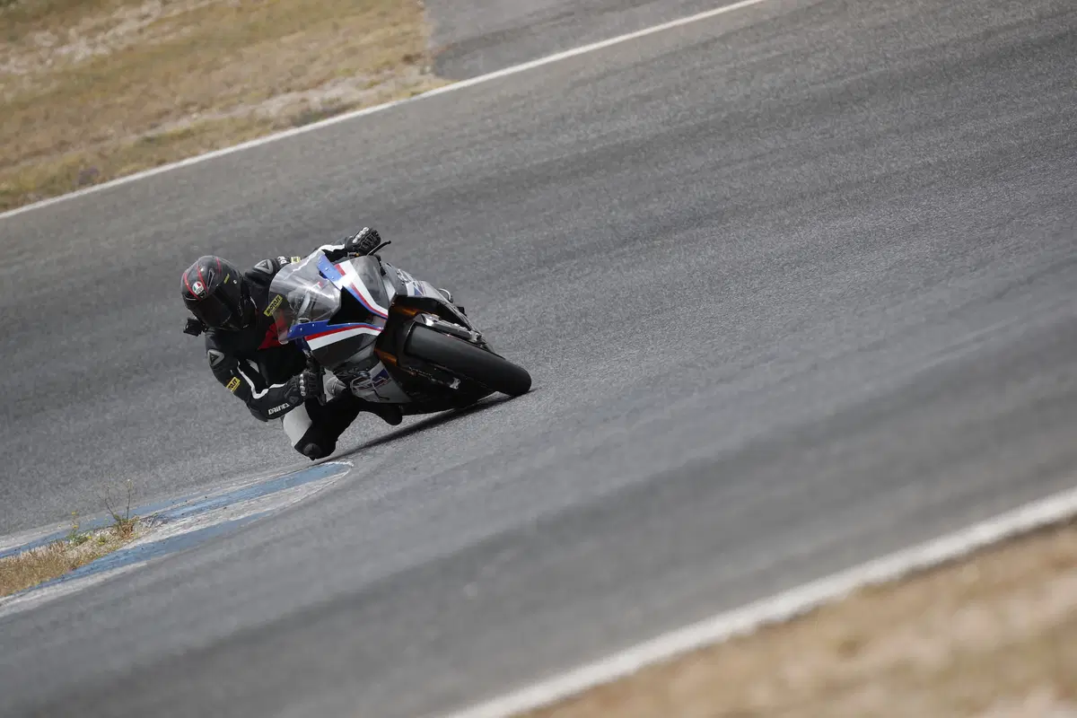 BMW HP4 Race - Carbonio al potere