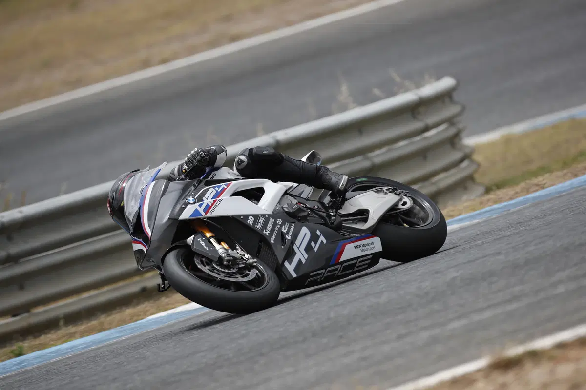 BMW HP4 Race - Carbonio al potere (4)