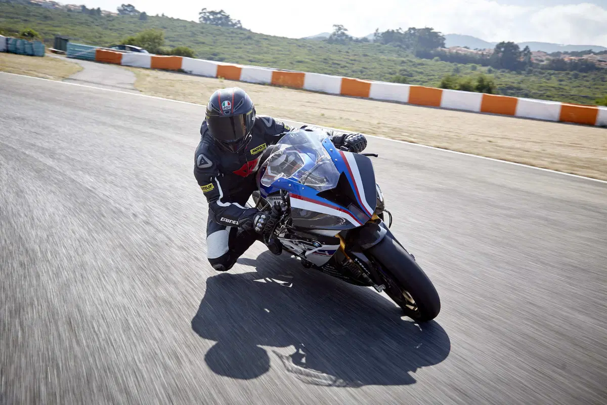 BMW HP4 Race - Carbonio al potere (9)
