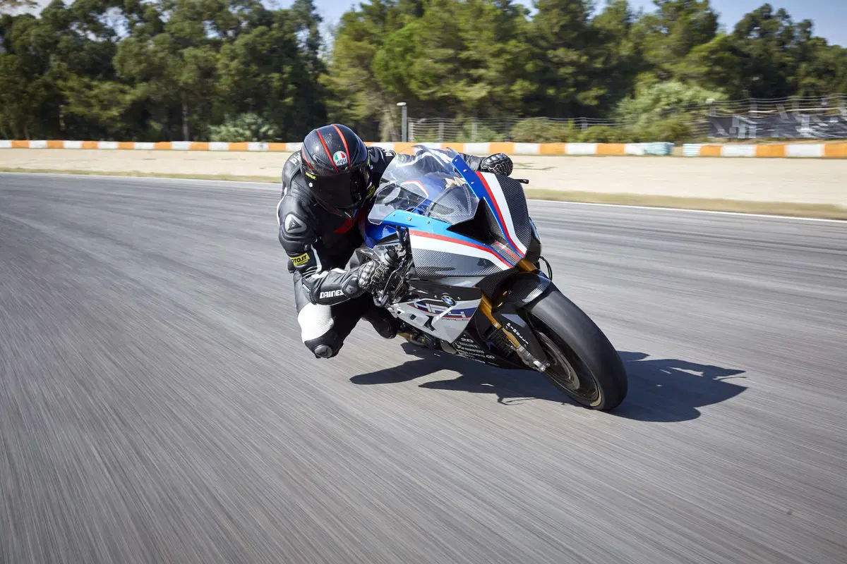 BMW HP4 Race - Carbonio al potere (11)