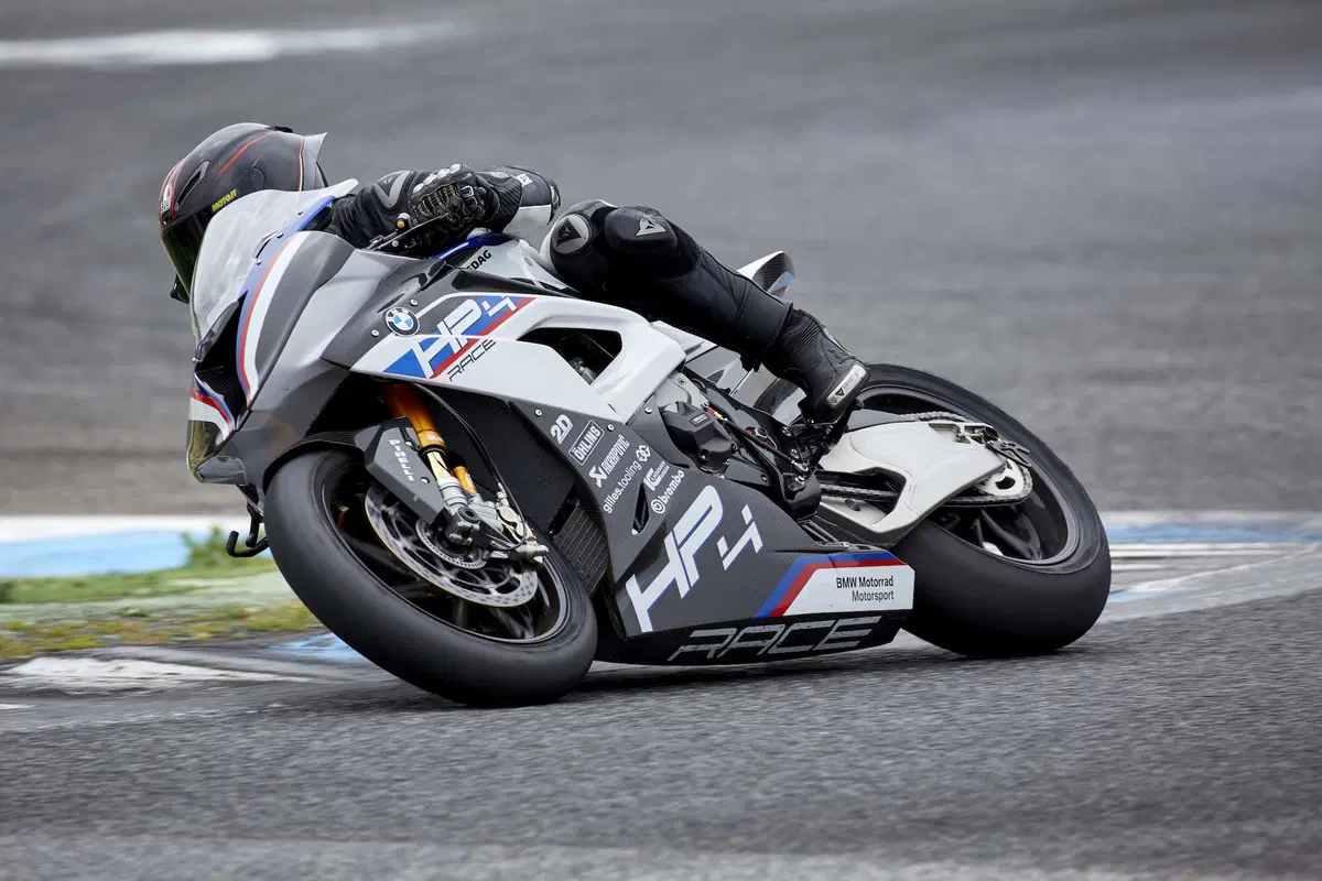 BMW HP4 Race - Carbonio al potere (13)