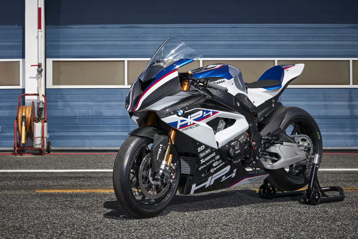 BMW HP4 Race - Carbonio al potere (14)
