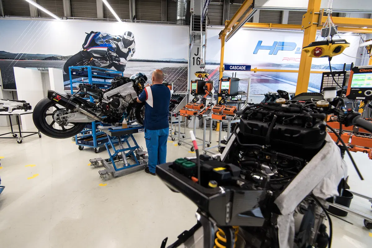 BMW HP4 Race - Carbonio al potere (15)