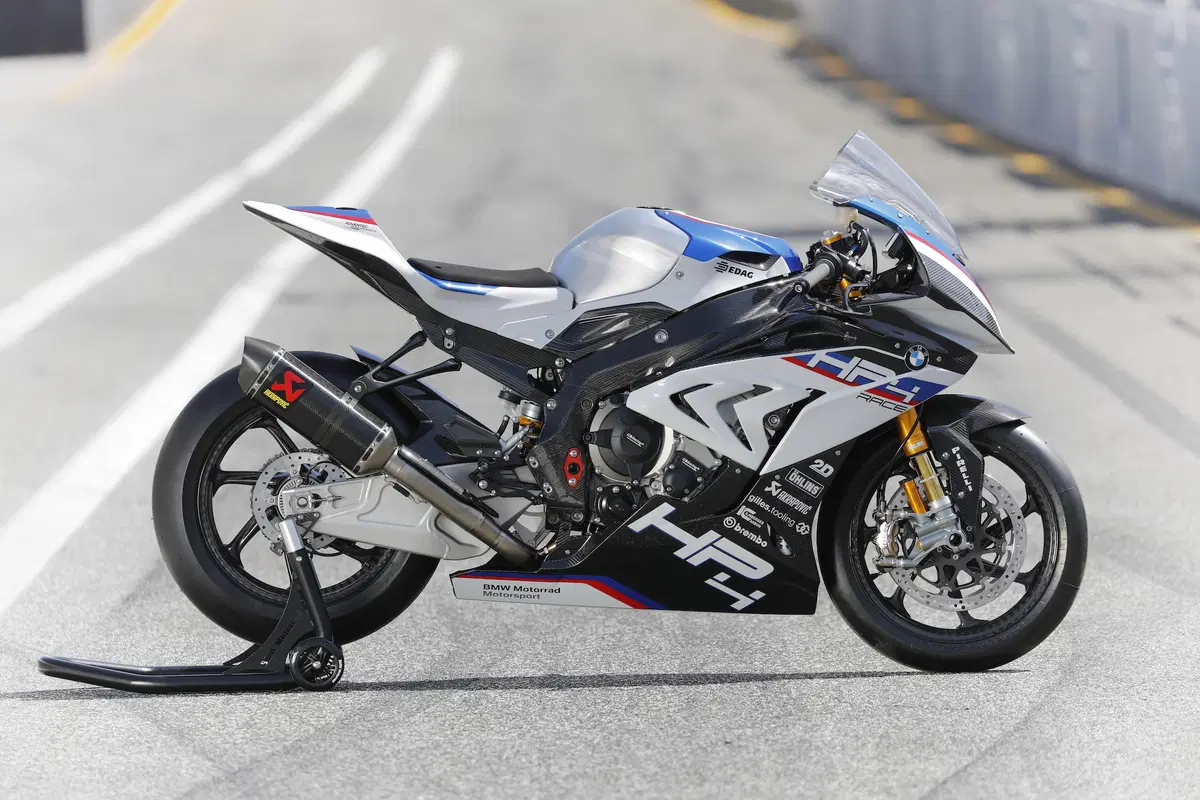 BMW HP4 Race - Carbonio al potere (18)