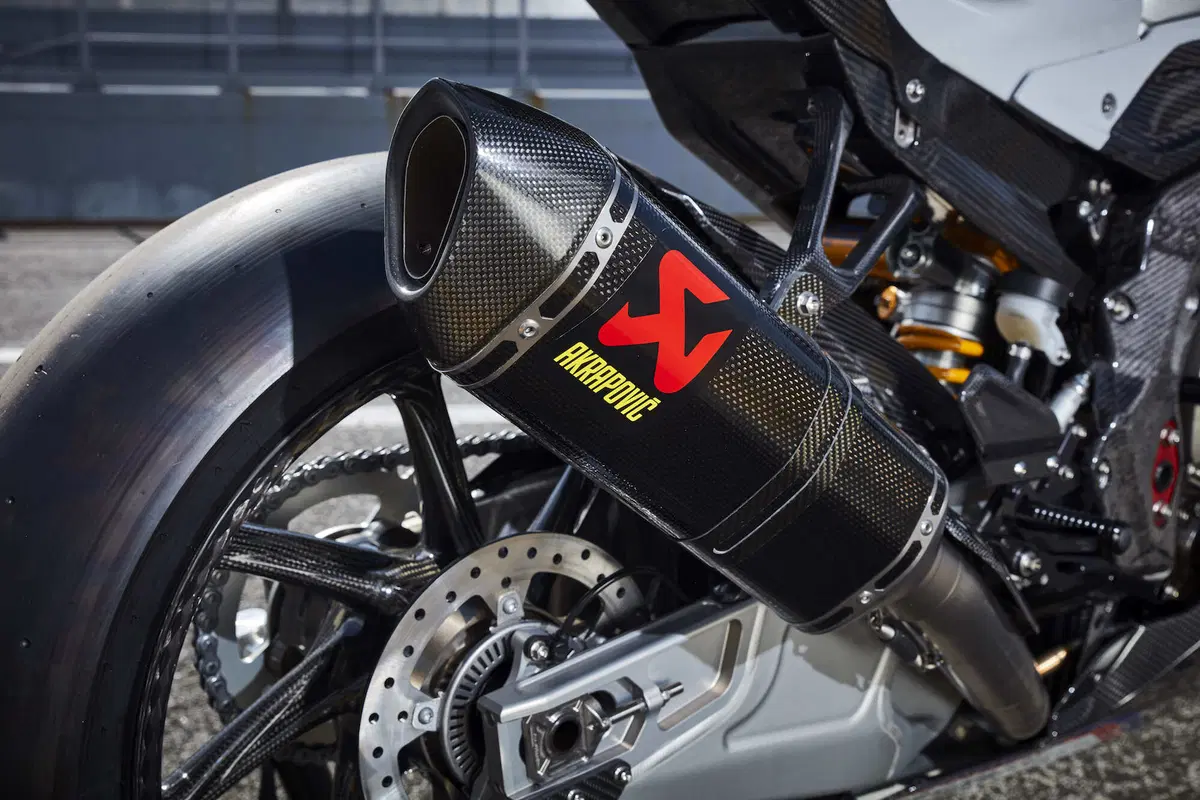 BMW HP4 Race - Carbonio al potere (21)