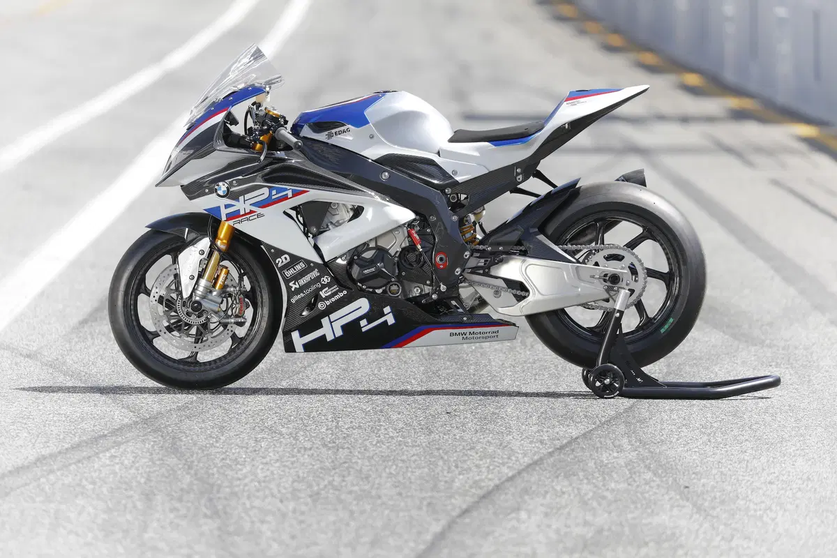 BMW HP4 Race - Carbonio al potere (24)