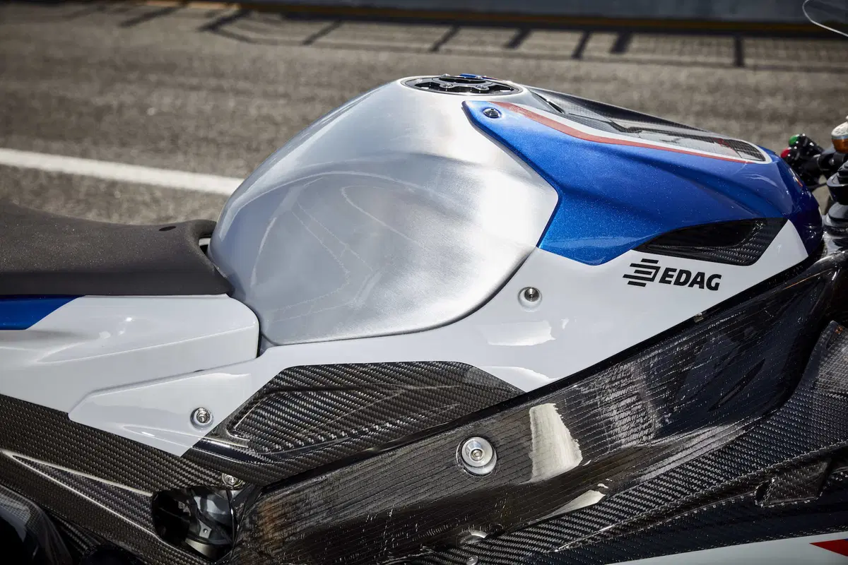 BMW HP4 Race - Carbonio al potere (25)