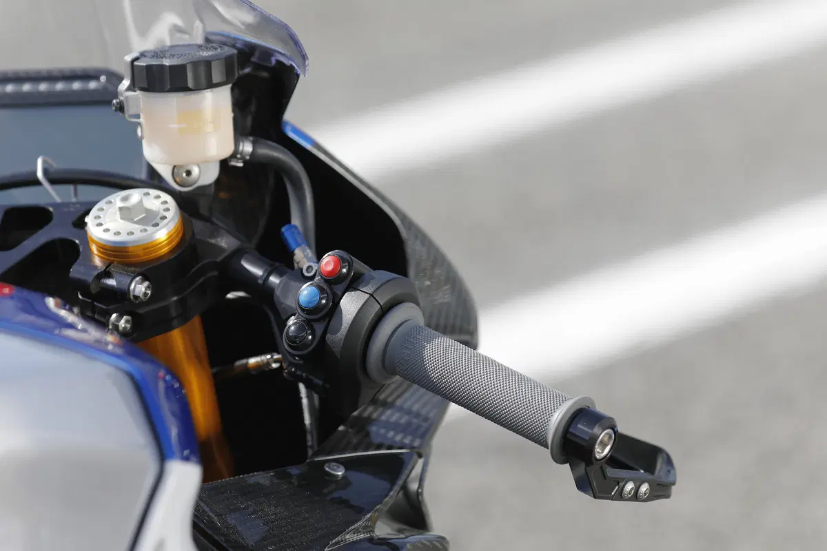 BMW HP4 Race - Carbonio al potere (27)