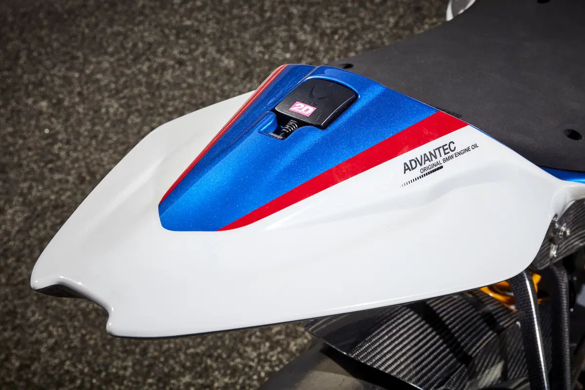 BMW HP4 Race - Carbonio al potere (29)