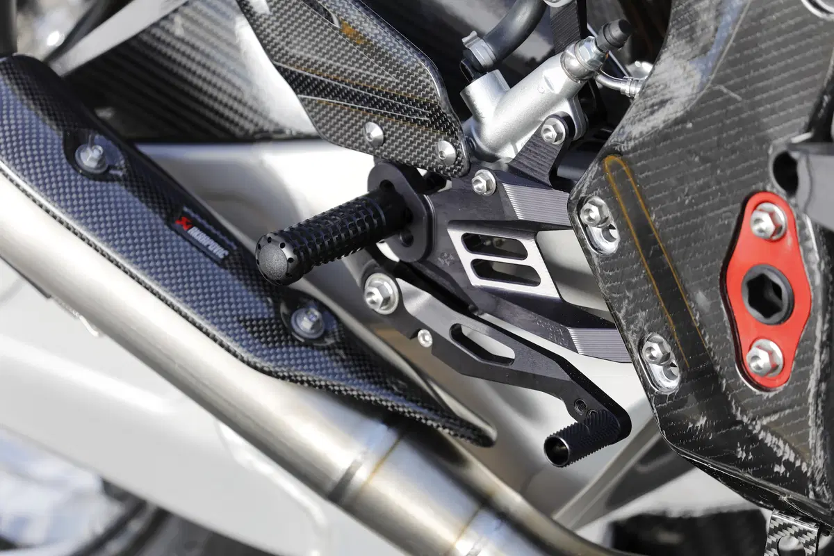 BMW HP4 Race - Carbonio al potere (31)