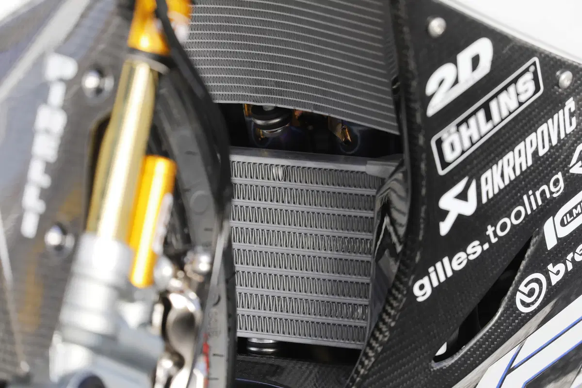 BMW HP4 Race - Carbonio al potere (35)