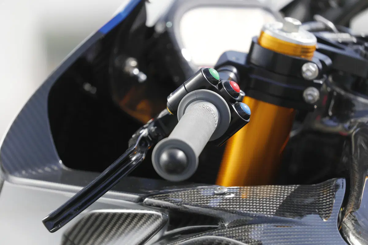 BMW HP4 Race - Carbonio al potere (38)