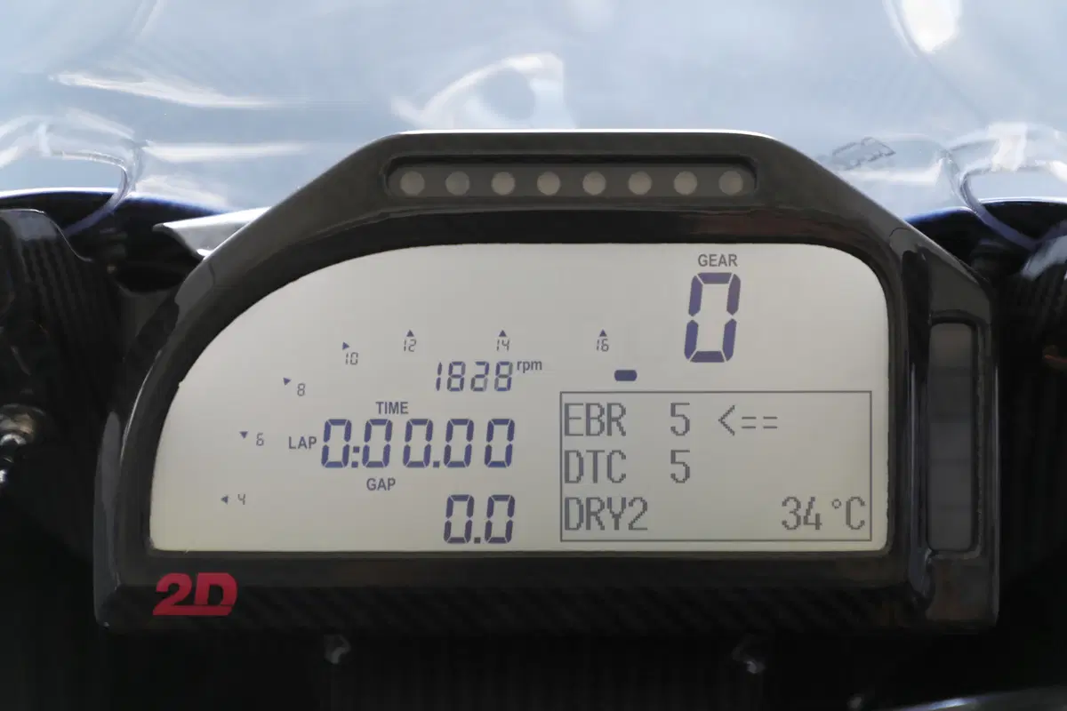 BMW HP4 Race - Carbonio al potere (41)