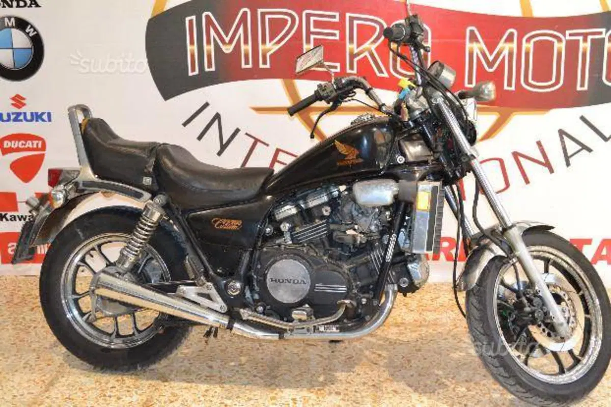 Honda vf 750 c (2)